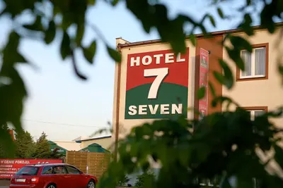 Hotel Seven "7"